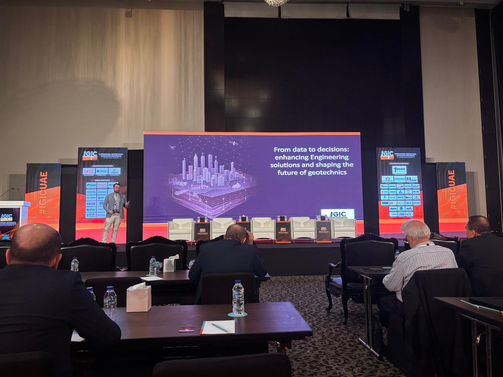 Forging Collaborations for CCS: Market Entry and Innovation
